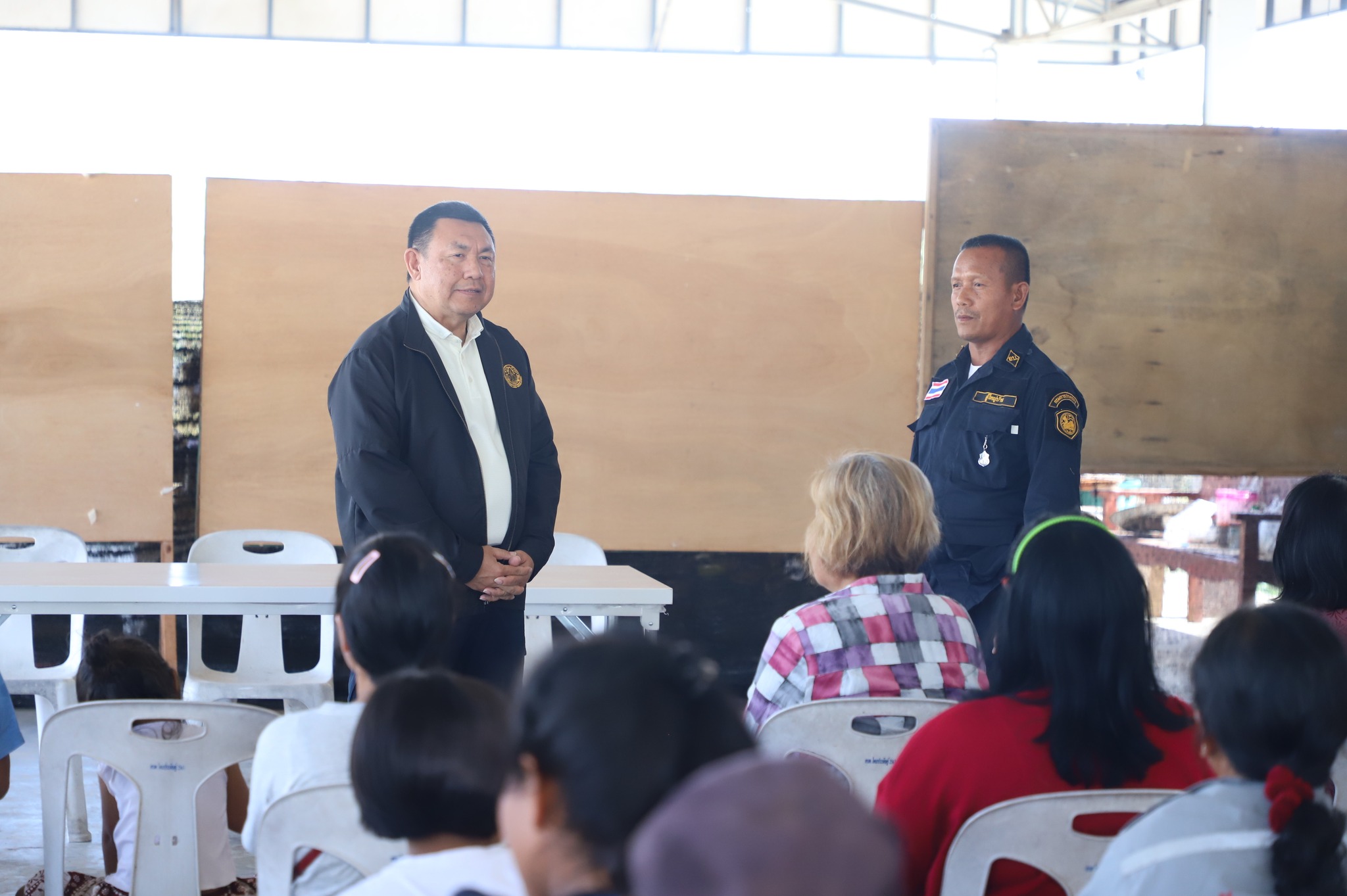 title - เลขาฯ ส.ป.ก. รุดให้กำลังใจพี่น้องเกษตรกรในเขตปฏิรูปที่ดินพื้นที่ชายแดนอุบลฯ ใกล้จุดสู้รบเพียง 7 กม.